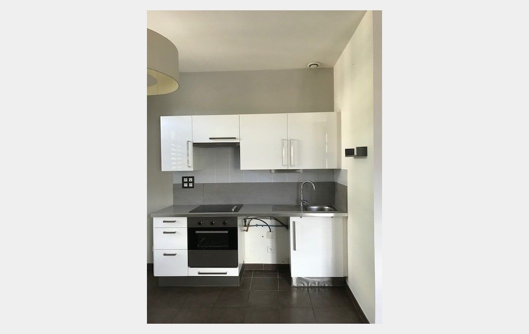 Annonces NIMES : Appartement | NIMES (30900) | 59 m2 | 596 € 