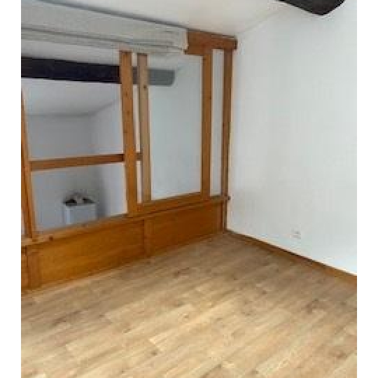  Annonces NIMES : Appartement | NIMES (30900) | 70 m2 | 720 € 