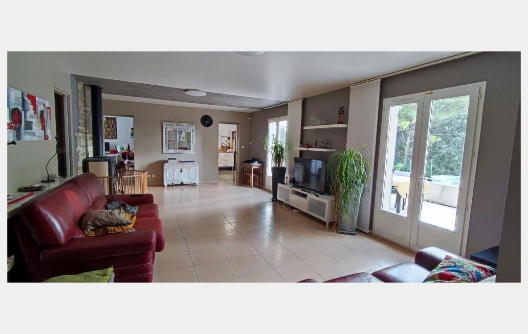 Annonces NIMES : Maison / Villa | NIMES (30000) | 207 m2 | 1 750 € 