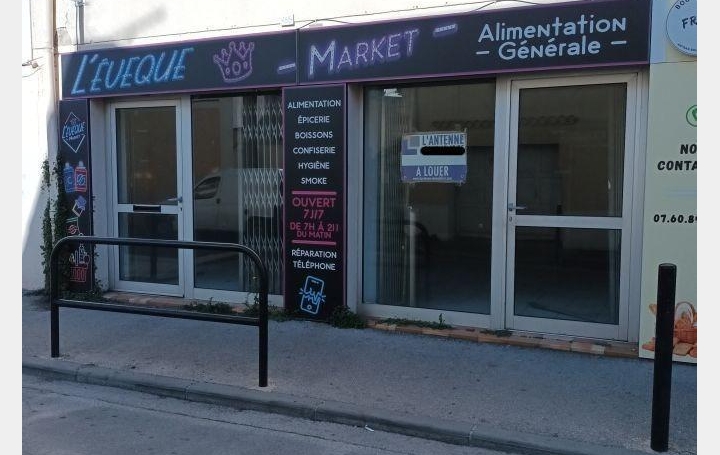 Local commercial   NIMES  80 m2 923 € 